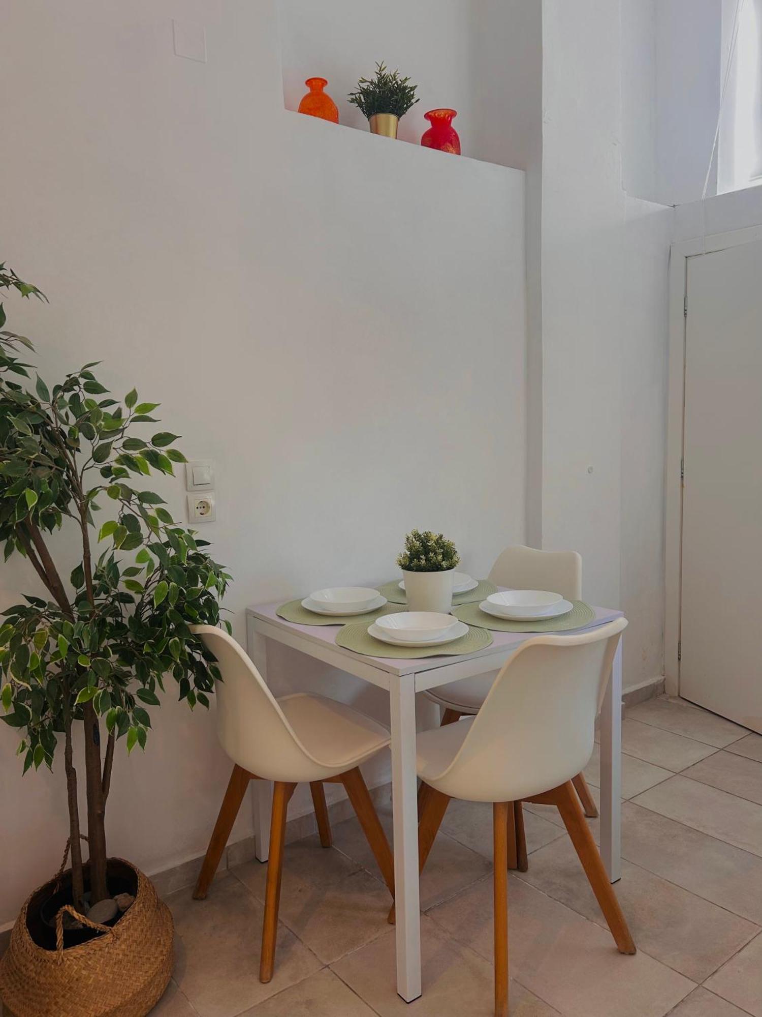 Cretesuites - Urban With Pool - 500m To The *