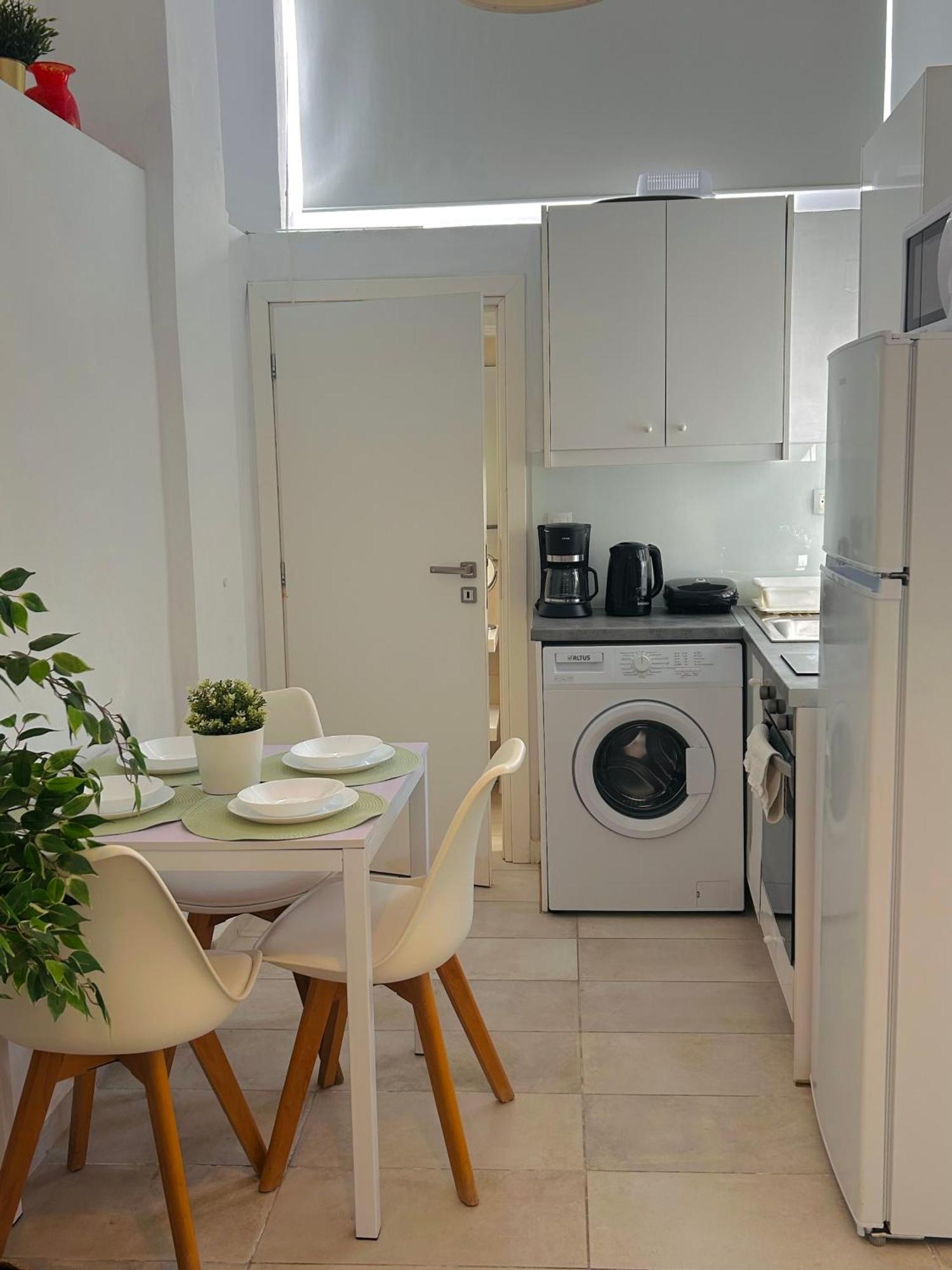 Cretesuites - Urban With Pool - 500m To The