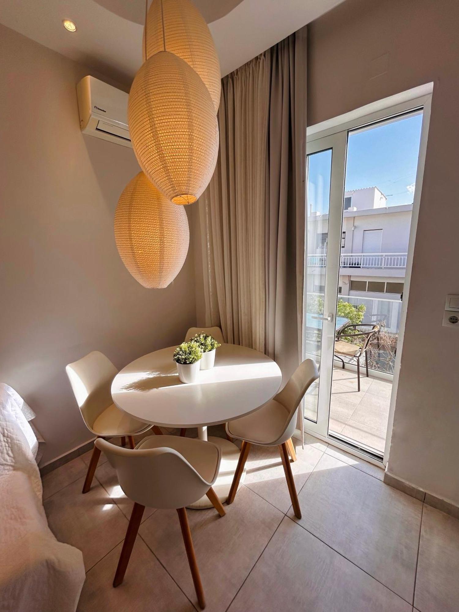 Cretesuites - Urban With Pool - 500m To The