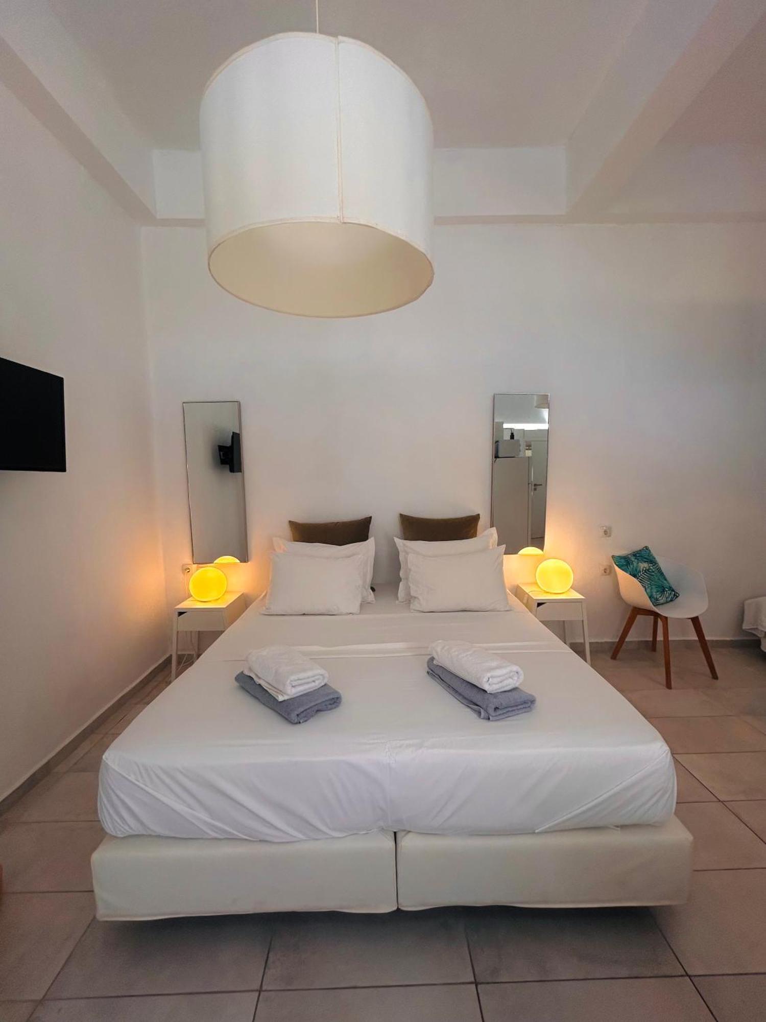 Cretesuites - Urban With Pool - 500m To The *